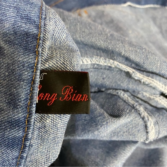 Women’s Lightly Distressed Denim Jacket - Picture 6 of 7